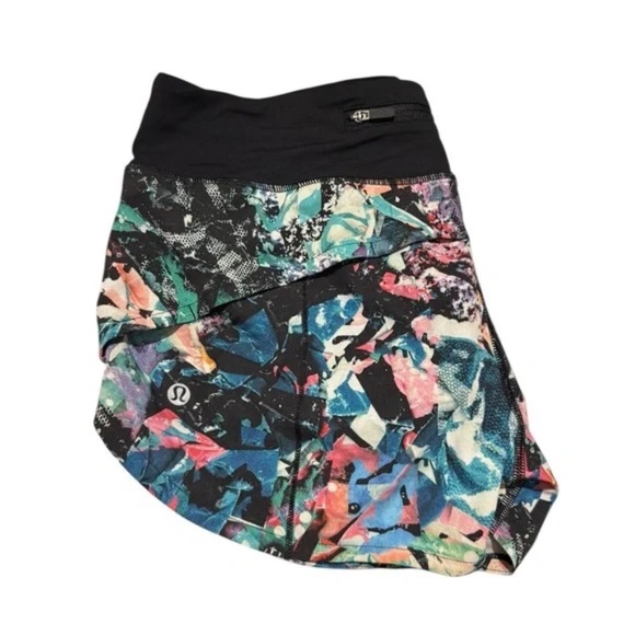 lululemon athletica Pants - Lululemon Speed Up Short *2.5" Color Crush Multi / Black Sz 6